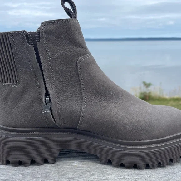 The Henry Lugsole Boot In Nubuck - Picture 10 of 12